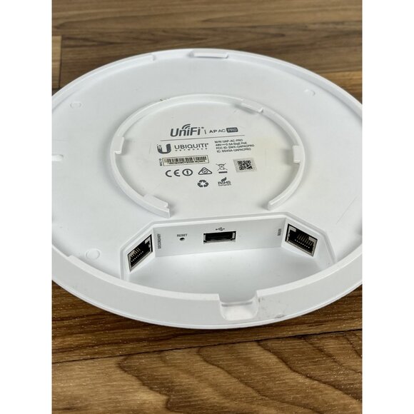 Ubiquiti UniFi UAP-AC-PRO Dual-Band Wireless Access Point 1300 Mbps White - Picture 6 of 6